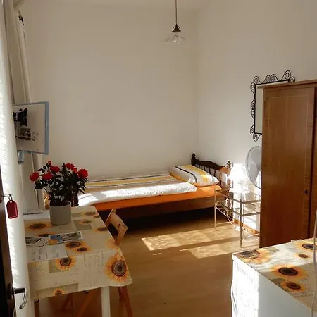 Annie's Bed & Breakfast 3*